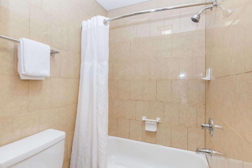 Travelodge by Wyndham Sylmar CA image 11