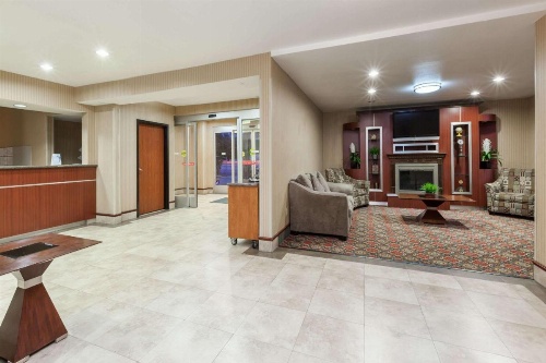 Travelodge by Wyndham Sylmar CA image 7